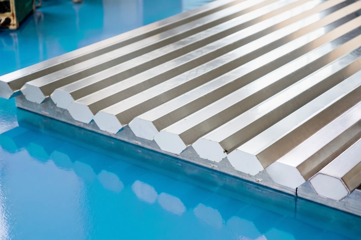 Precision-machined stainless steel structural components used in Tengzhuo packaging equipment